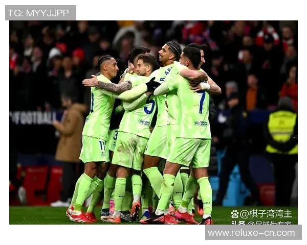 足球污点背后的黑暗交易与腐败现象揭示了体育精神的沦陷与重建之路